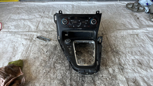Ford Focus MK3 средна конзола с климатроник