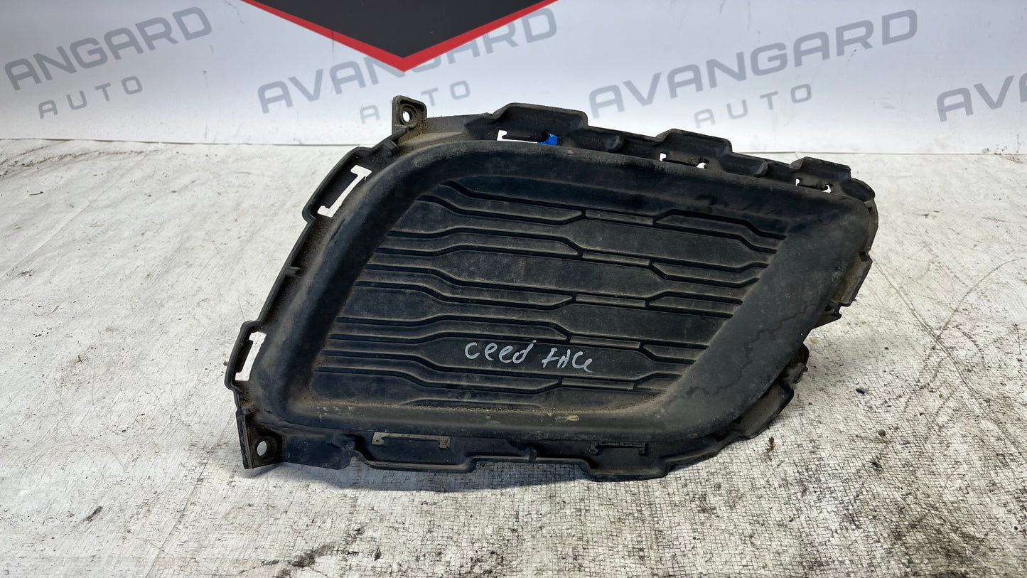 Kia Ceed дясна решетка за халоген