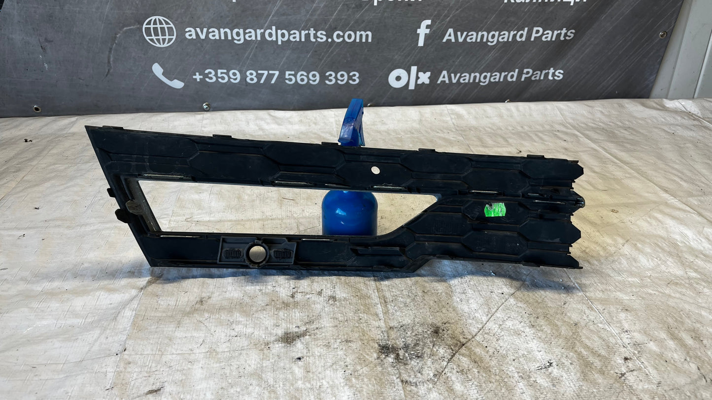 Skoda Octavia 4 лява решетка за халоген