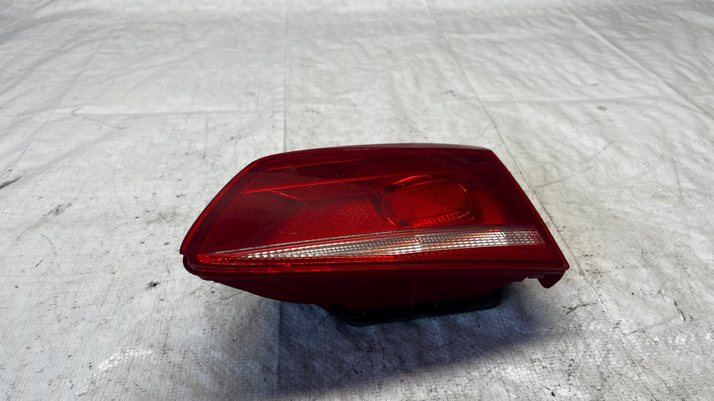 Volkswagen Passat B7 десен стоп