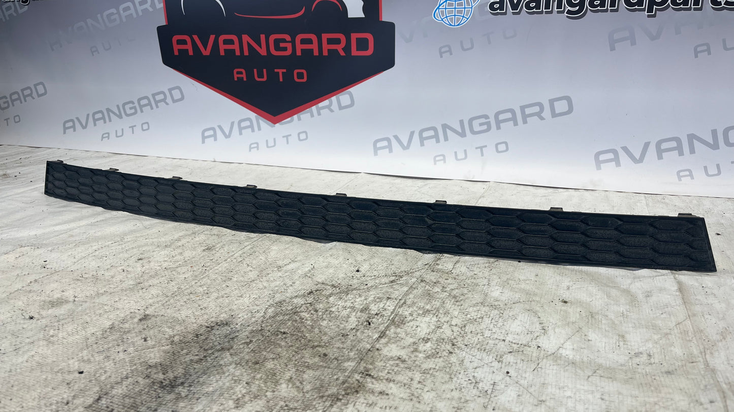 Audi Q3 16- декоративна решетка предна броня