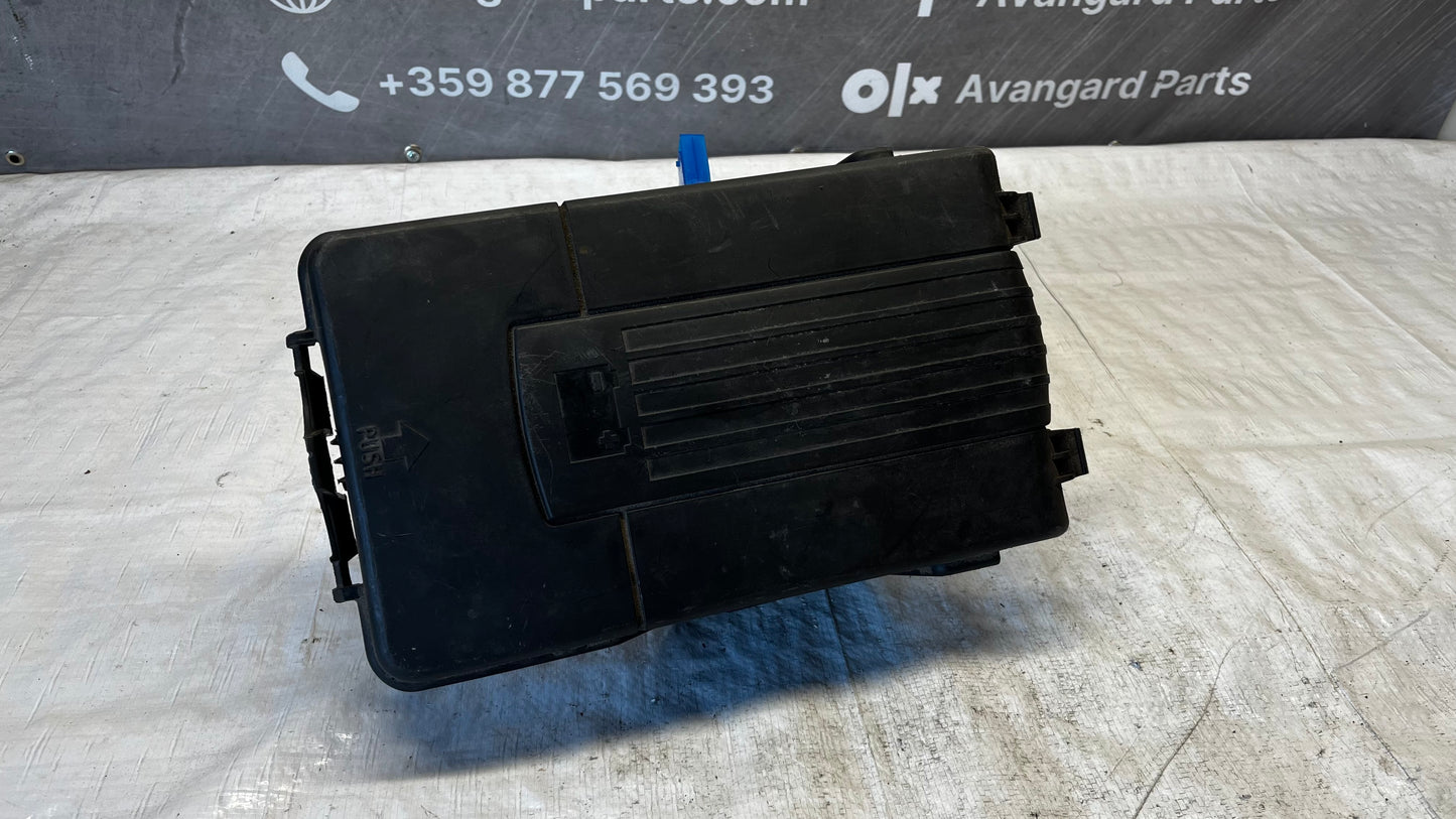 Volkswagen Golf 5 капак за акумулатор