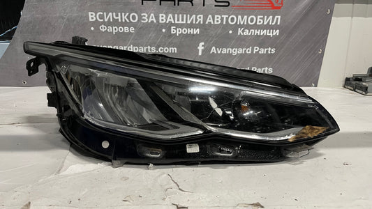 Десен фар Volkswagen Golf 8 2020-