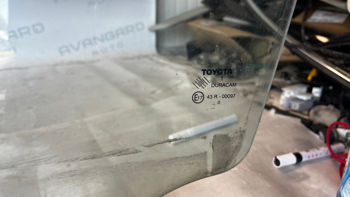 Toyota Verso 10- предно ляво стъкло
