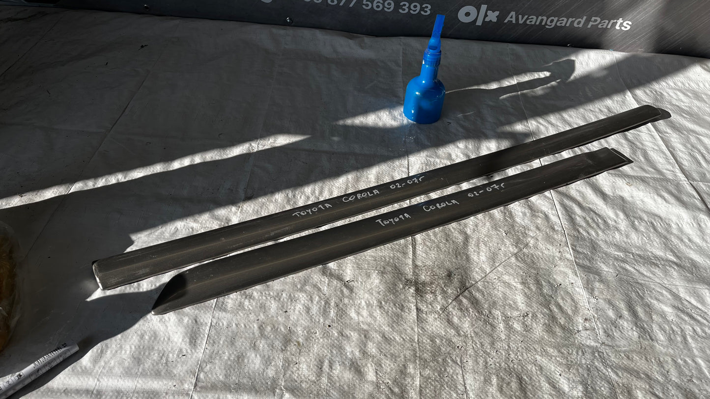 Toyota Corolla E120/E130 декоративни лайстни на врата десни