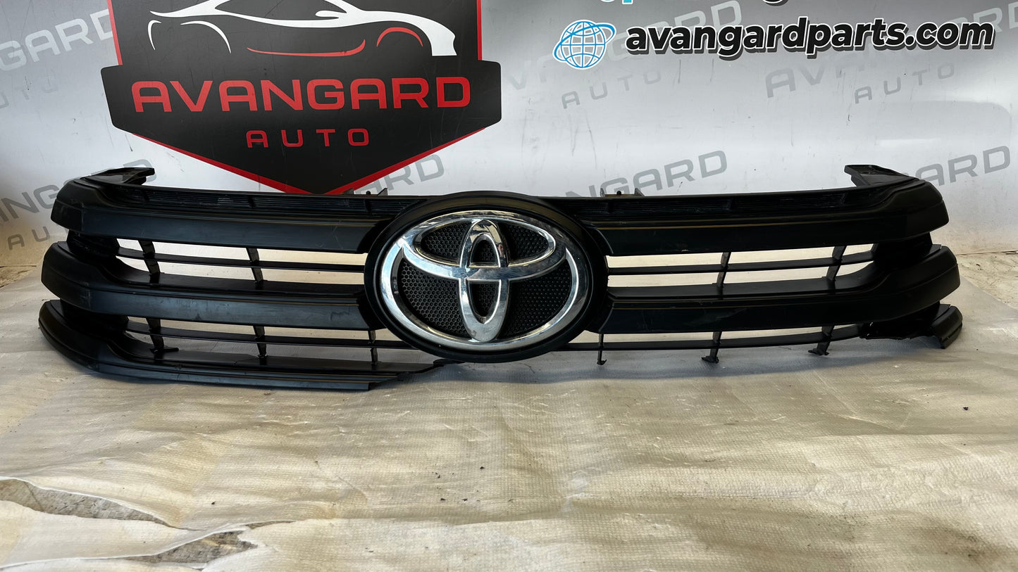 Toyota Hilux 15- решетка