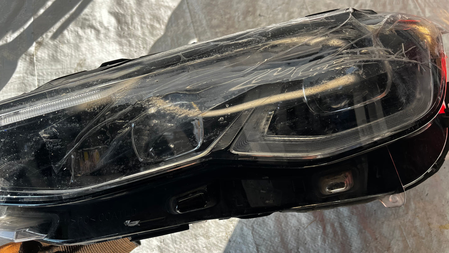 Volkswagen Golf 8 десен фар