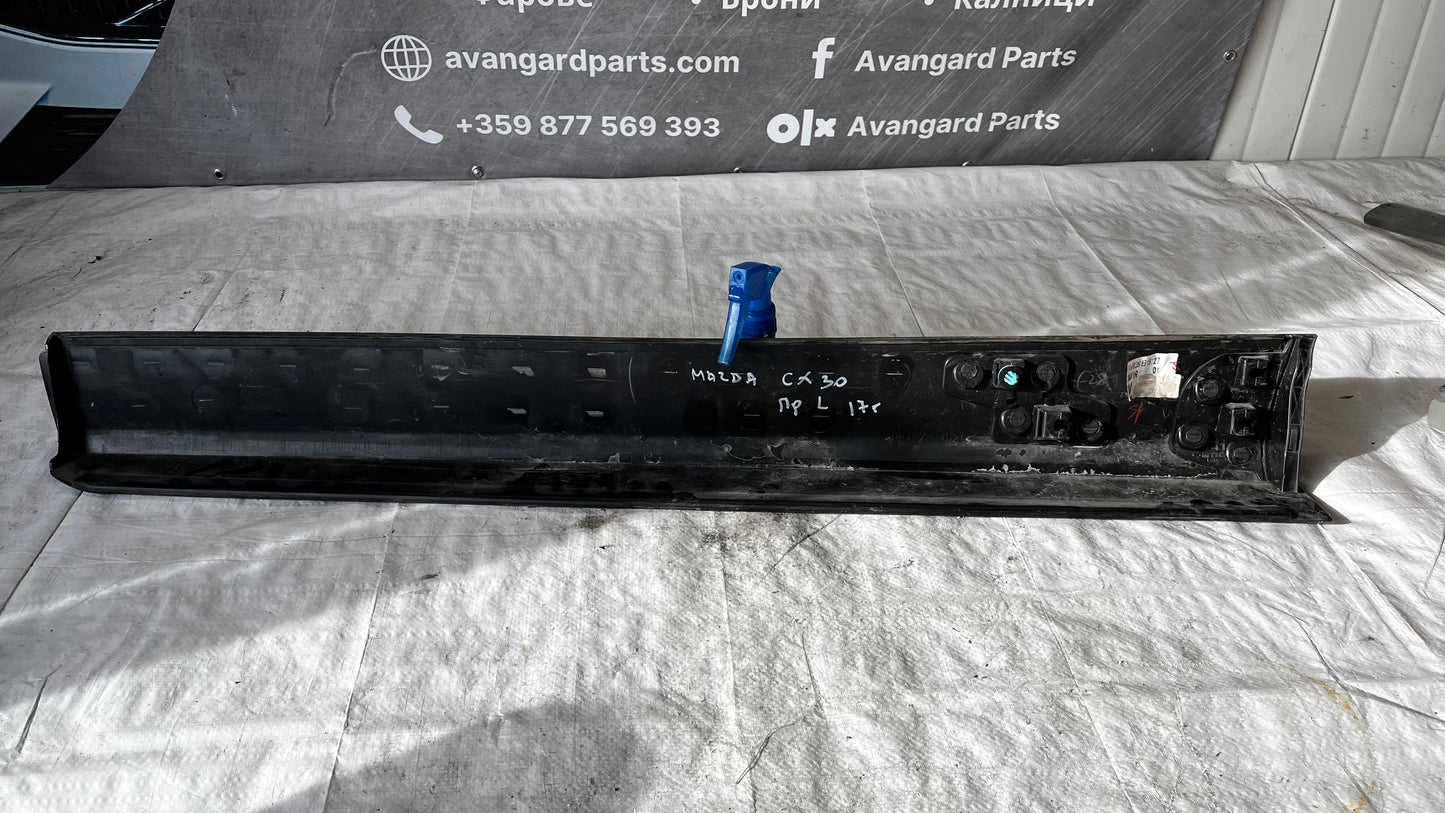 Mazda CX30 декоративна лайстна за предна дясна врата