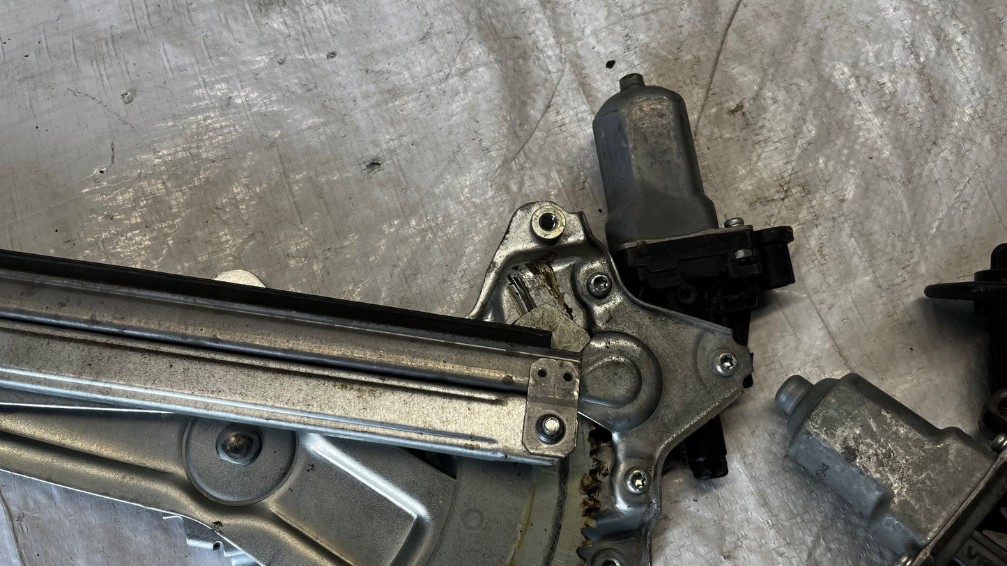 Suzuki SX4 стъклоповдигач