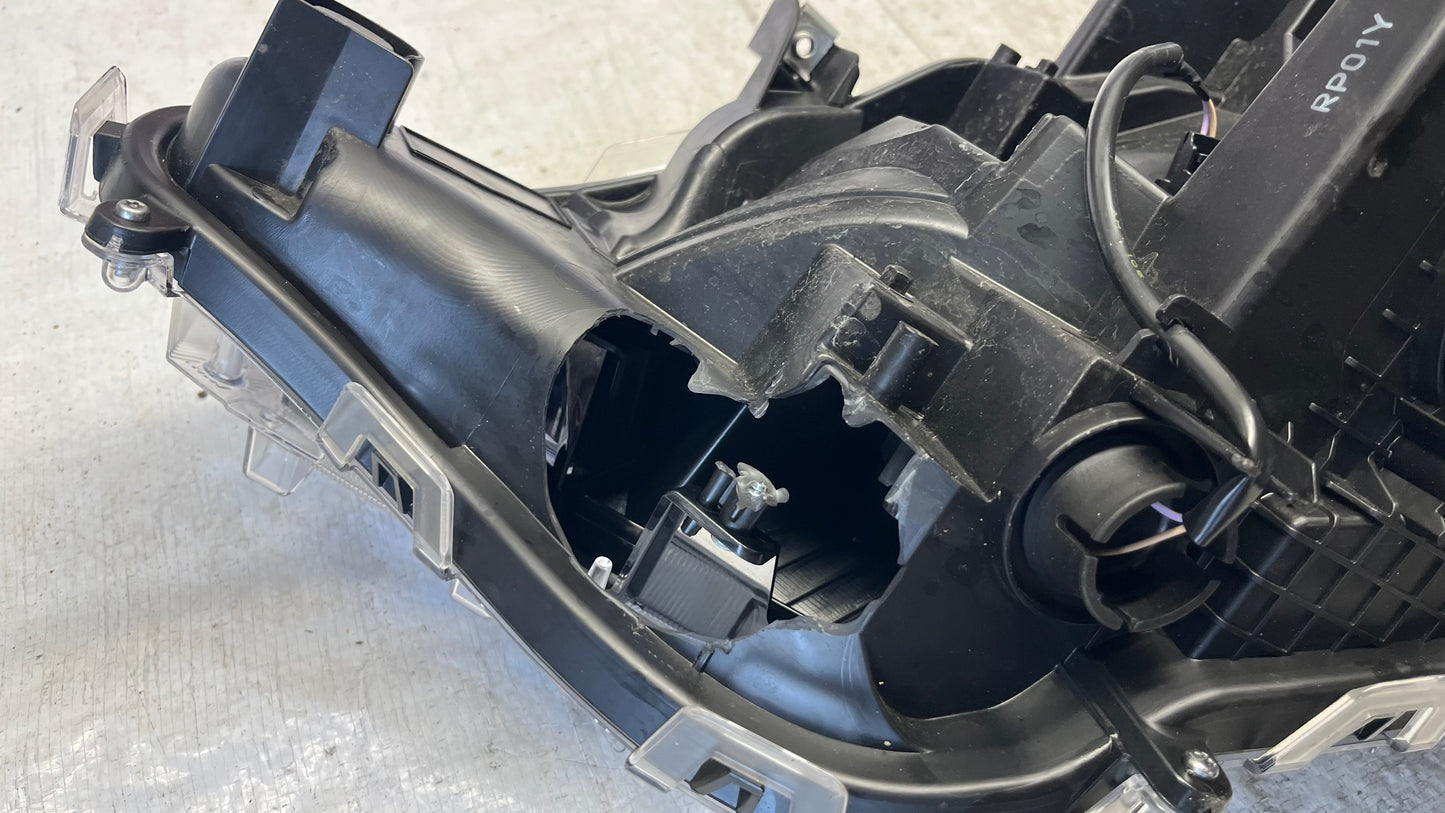 Toyota RAV4 5 22- десен фар