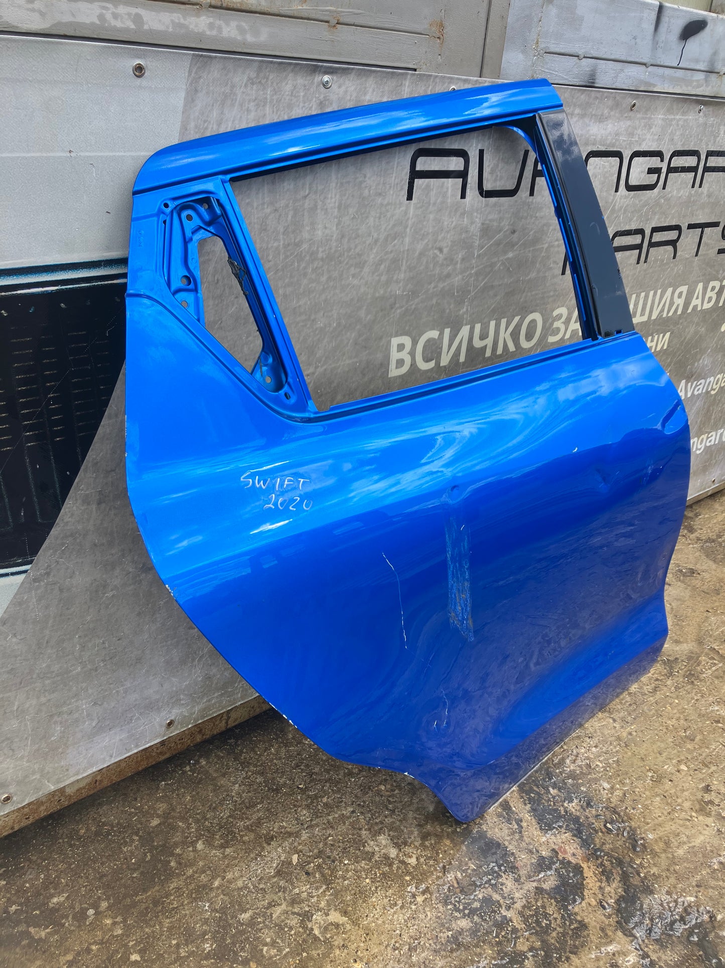 Задна дясна врата за Suzuki Swift 2020г.