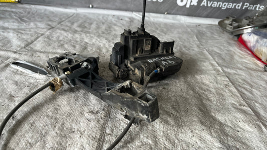 Nissan Qashqai 2006- брава предна лява врата