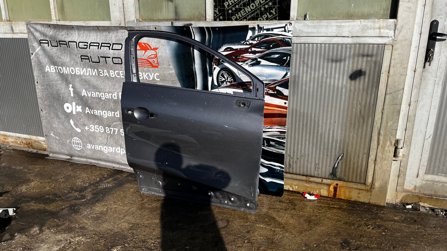 Renault Captur предна дясна врата