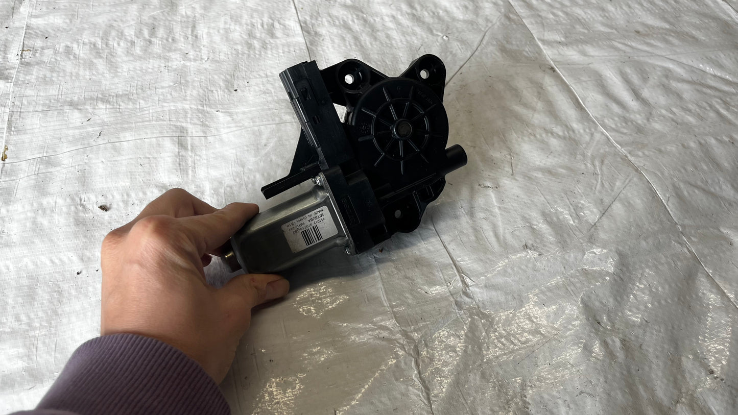 Volvo V70 моторче предно ляво стъкло