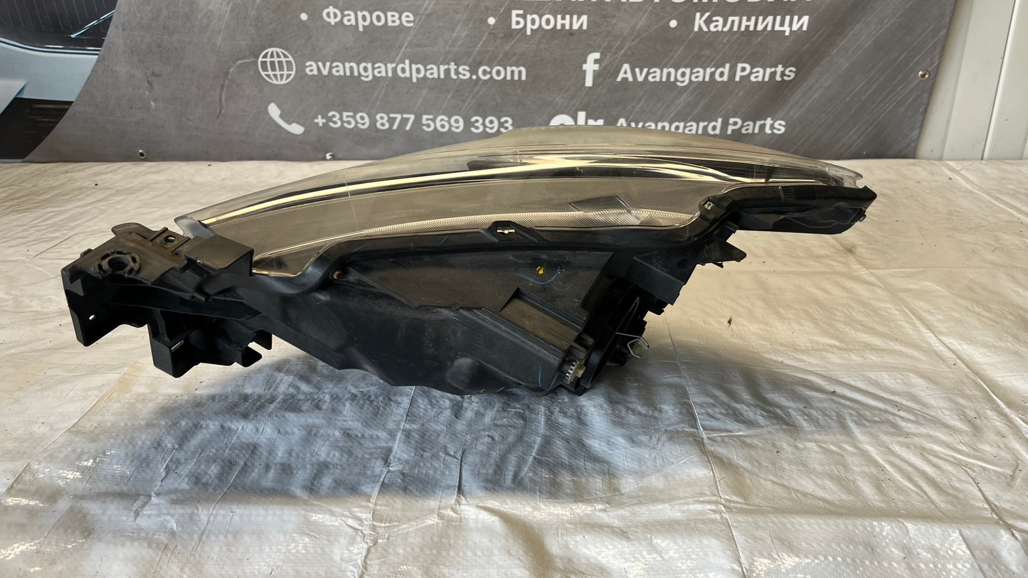 Mazda 2 2018- десен фар