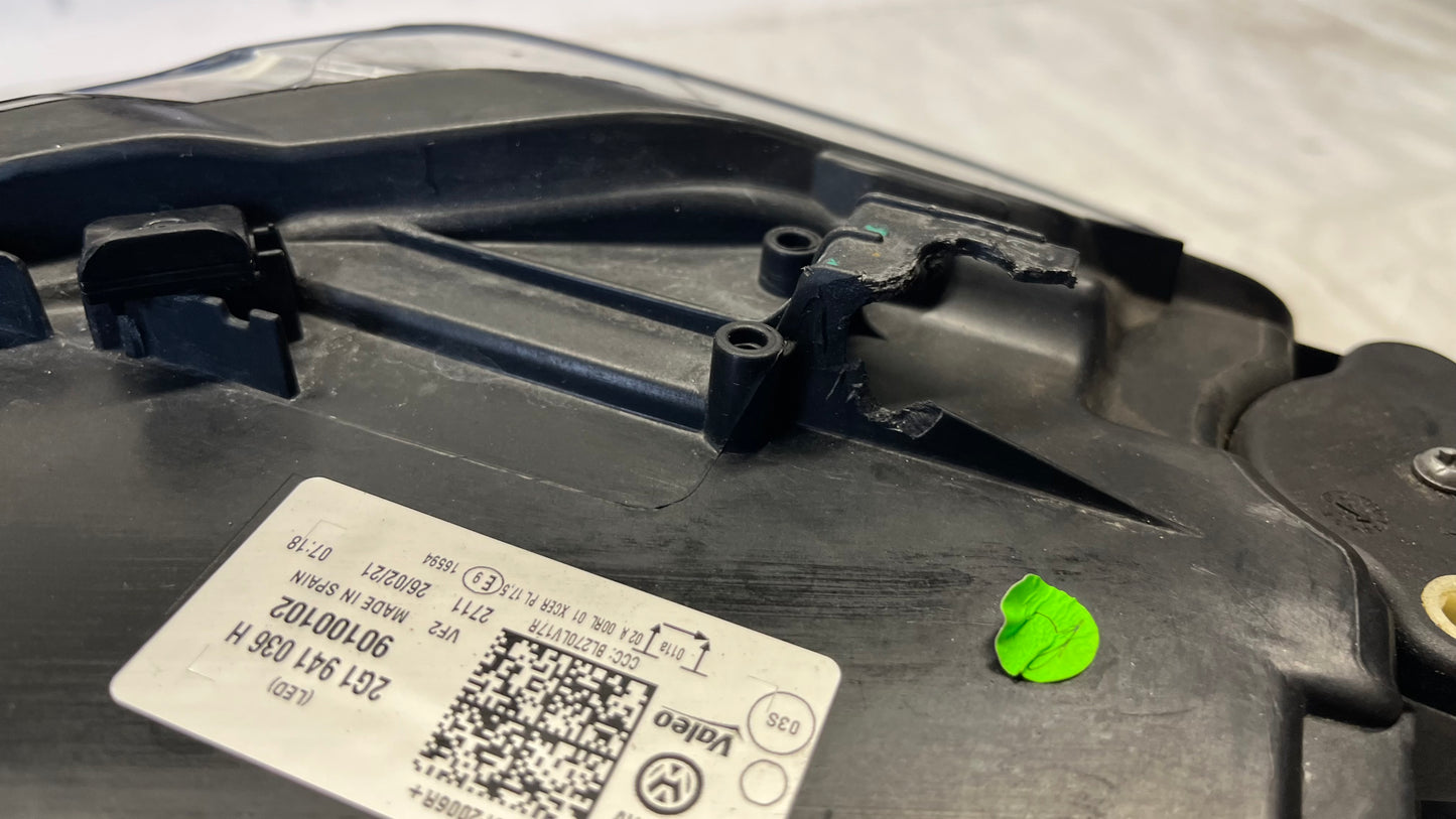 Volkswagen Polo 17- десен фар