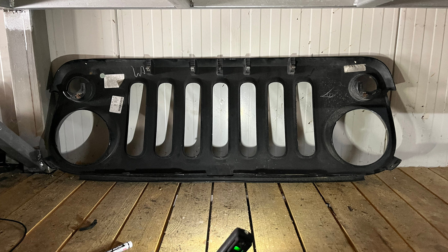 Маска Jeep Wrangler 2007-2016