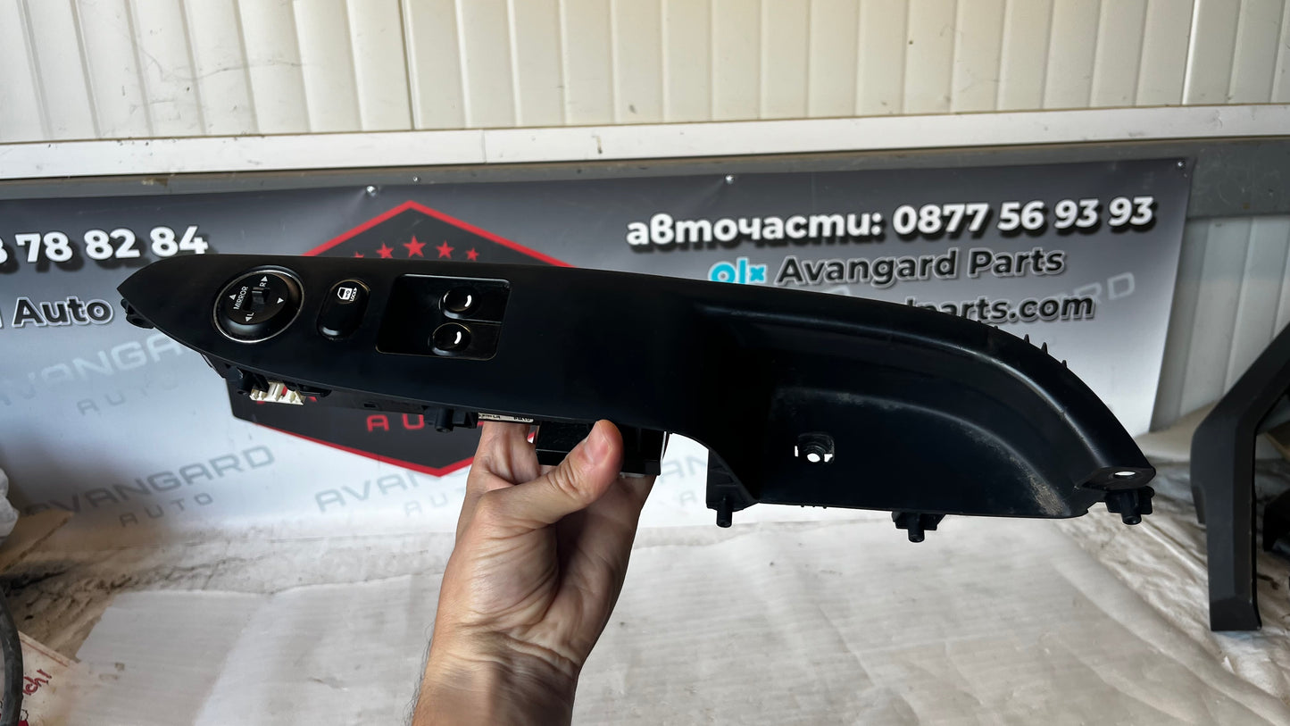 Hyundai i30 07- конзола с копчета за лява врата