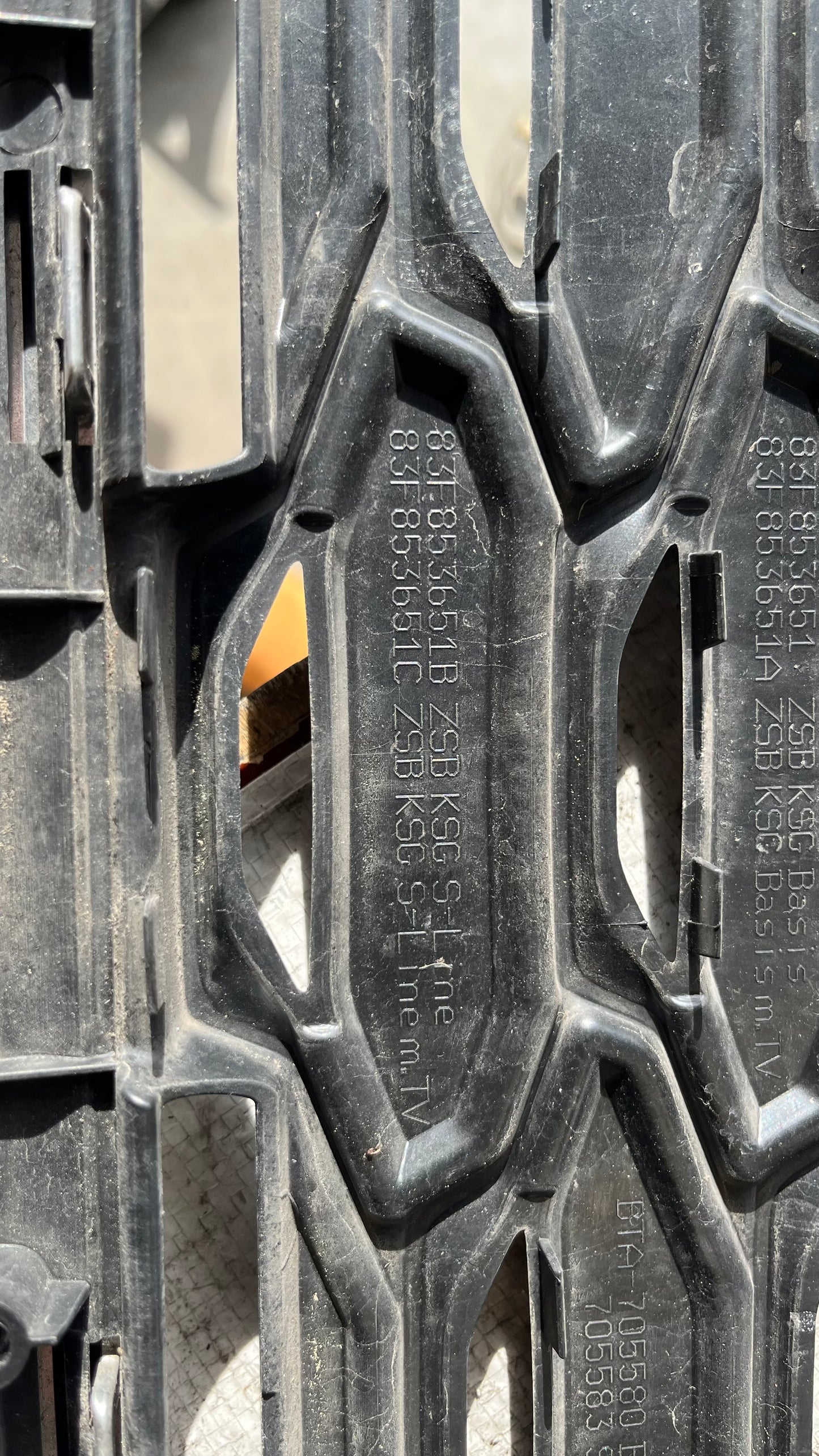 Audi Q3 83F S-Line предна решетка