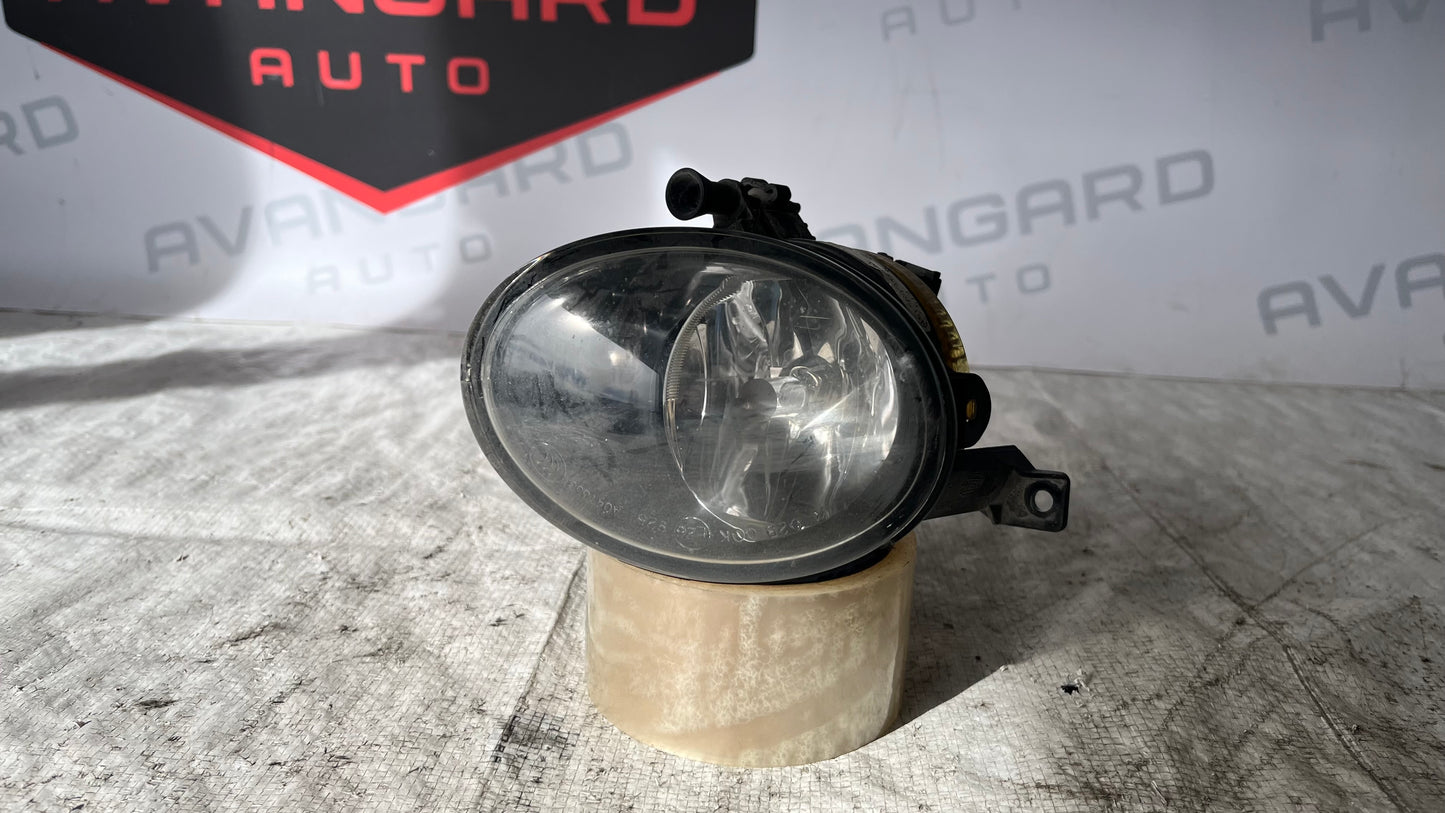 Volkswagen Golf 6 десен халоген