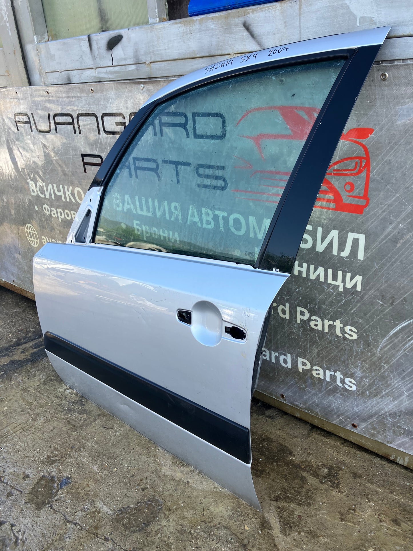 Предна лява врата за Suzuki sx4 2007г.