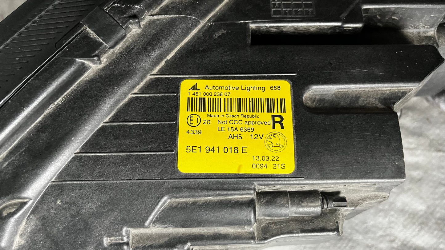 Skoda Octavia 3 десен фар