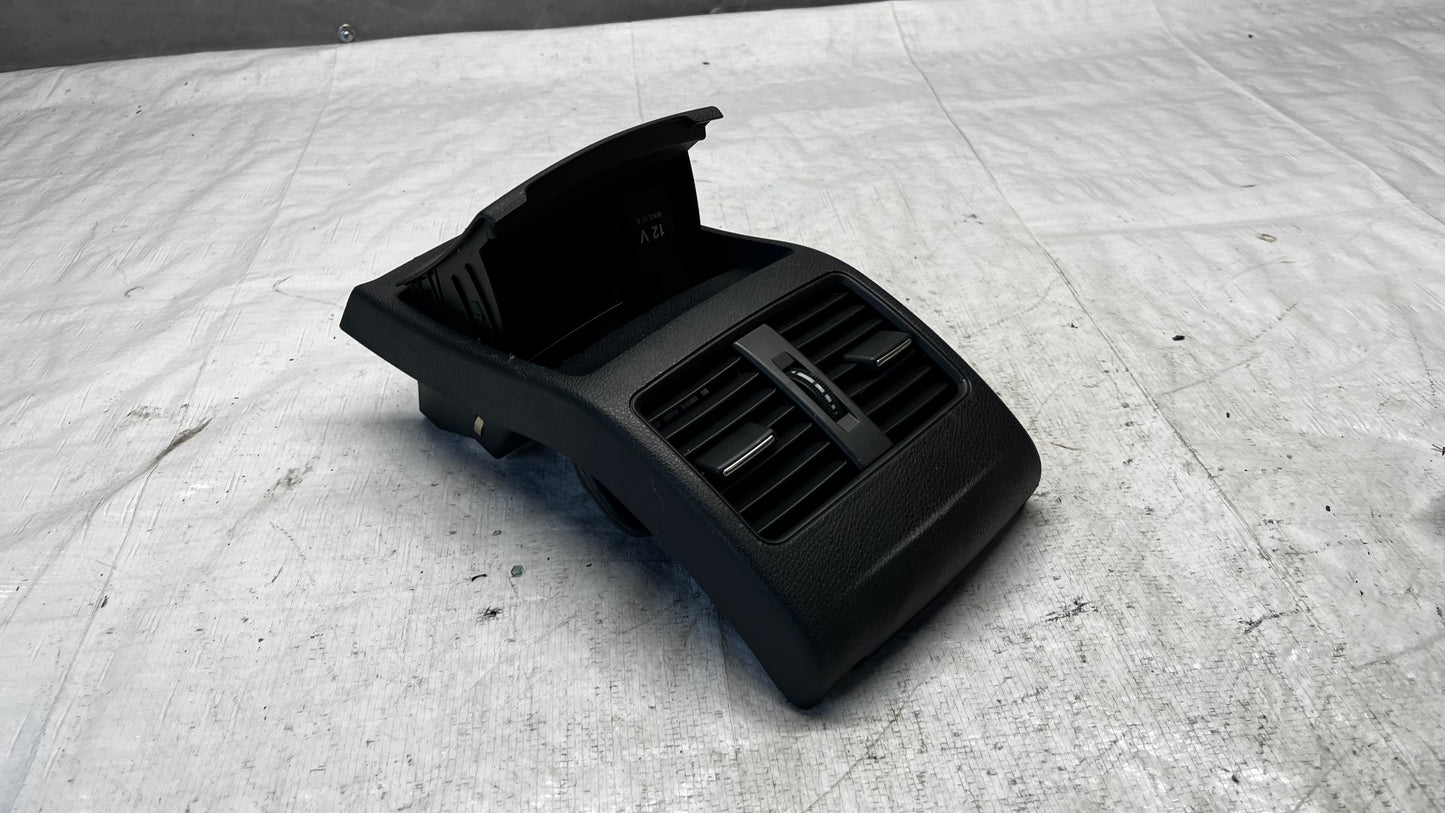 Mercedes CLA X117 задна средна духалка с пепелник и запалка