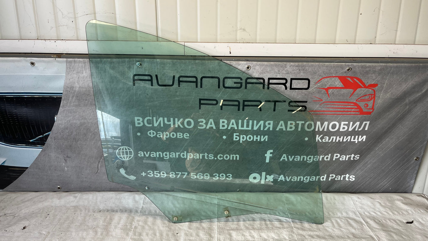 Peugeot 307 предно дясно стъкло