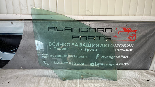 Peugeot 307 предно дясно стъкло