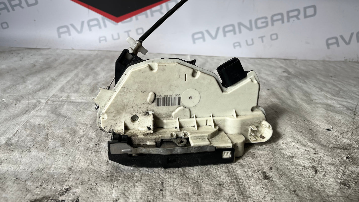 Volkswagen Tiguan 5N брава предна лява.