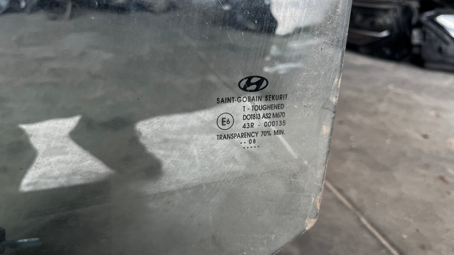 Hyundai i10 стъкло задно ляво