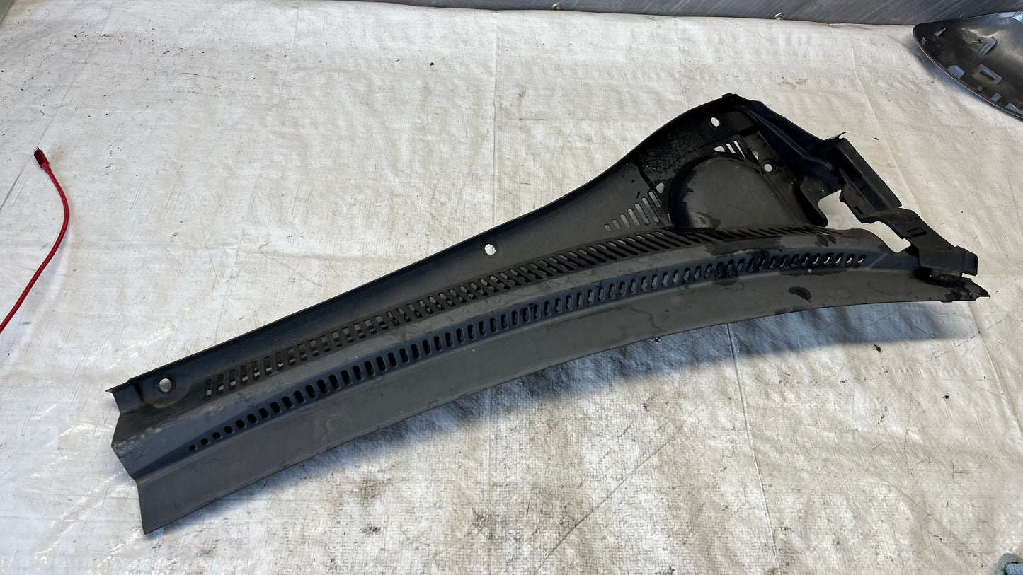 Suzuki SX4 част от решетка под чистачки