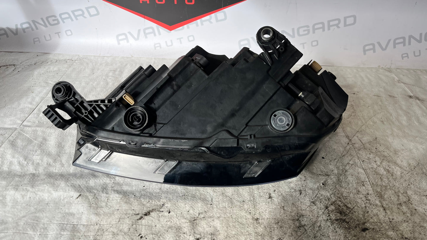 Skoda Fabia 4 десен фар