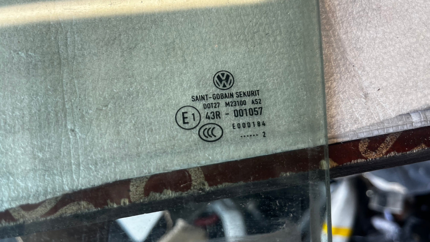 Volkswagen Golf 6 задно ляво стъкло