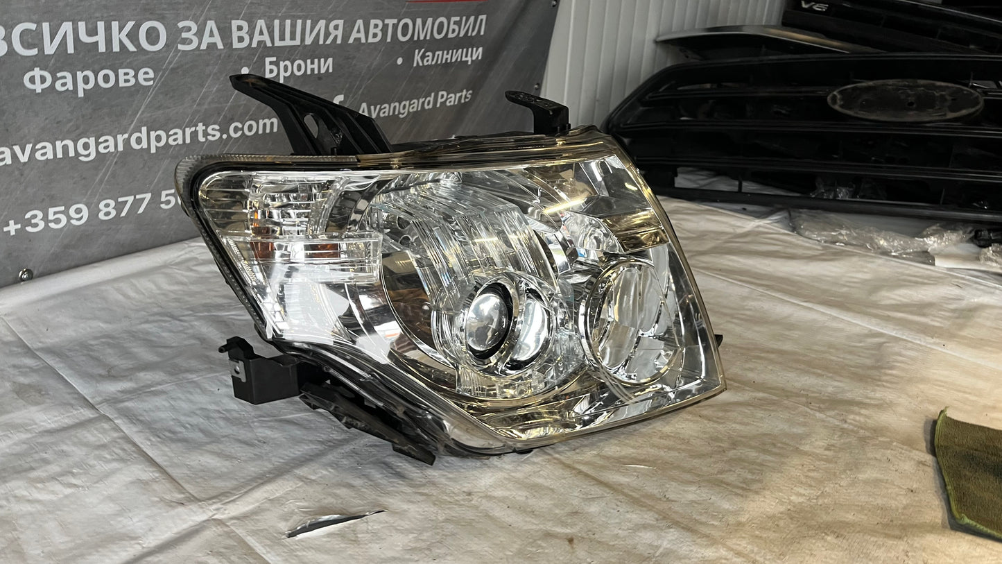 Десен фар Mitsubishi Pajero 4 (2007-2012)