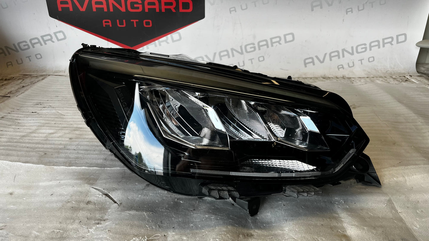 Peugeot 208 2 19- десен фар