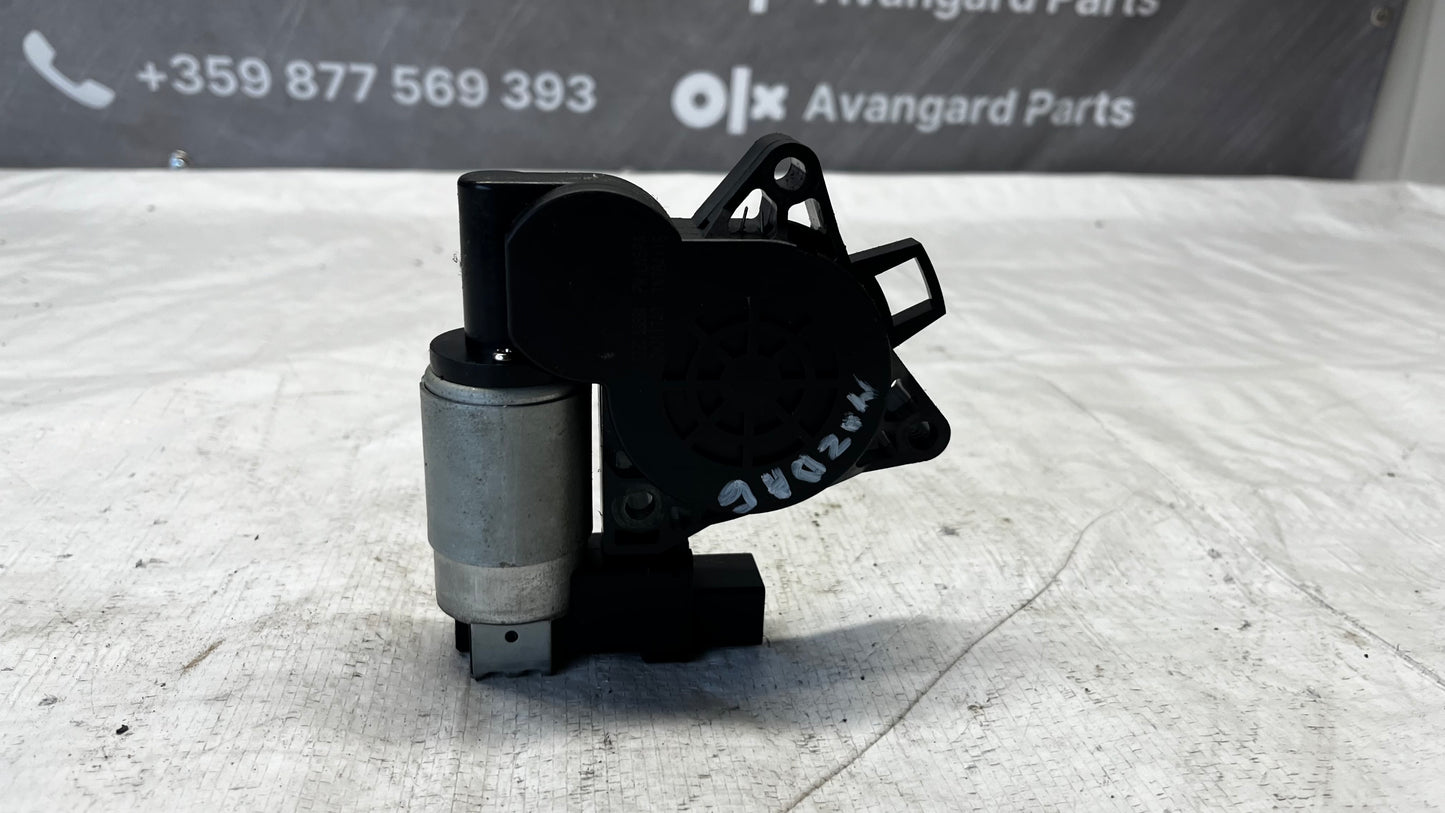 Mazda 3 преден ляв стъклоповдигач