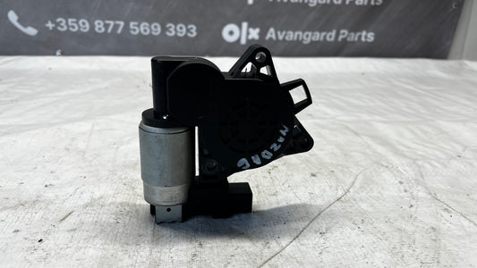 Mazda 3 преден ляв стъклоповдигач