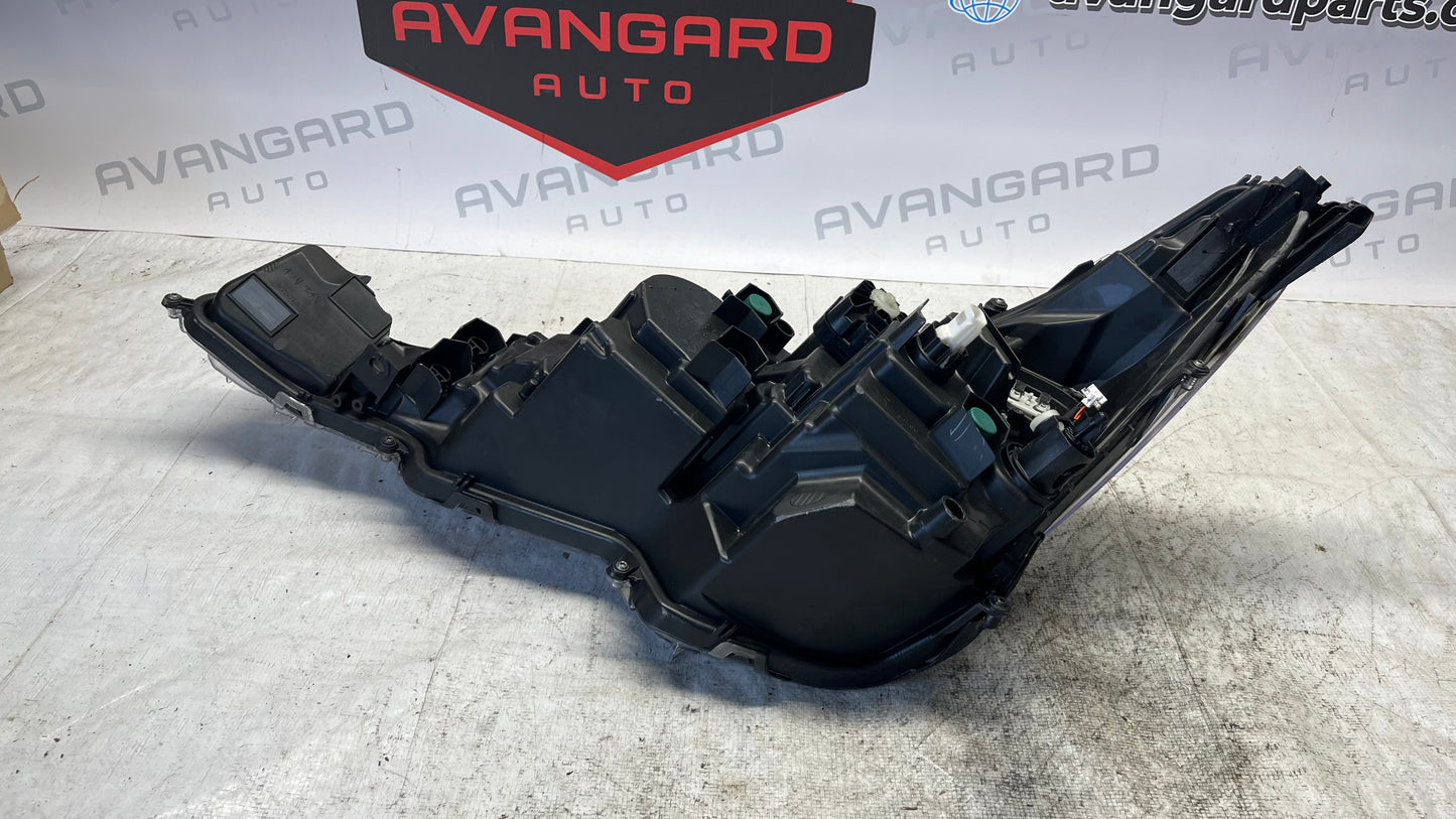 Toyota Corolla E210 десен фар