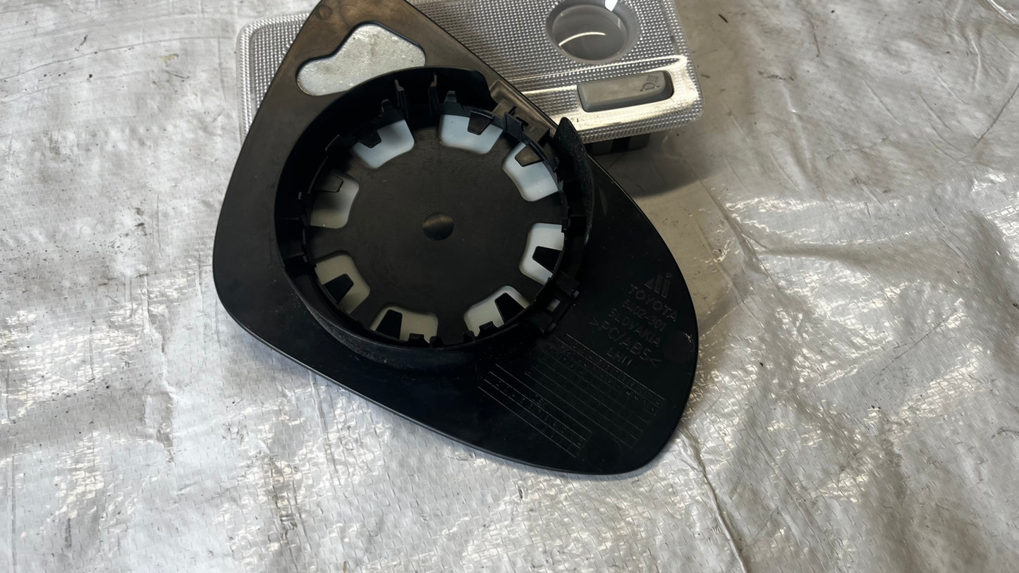 Toyota Yaris 3 стъкло от ляво огледало