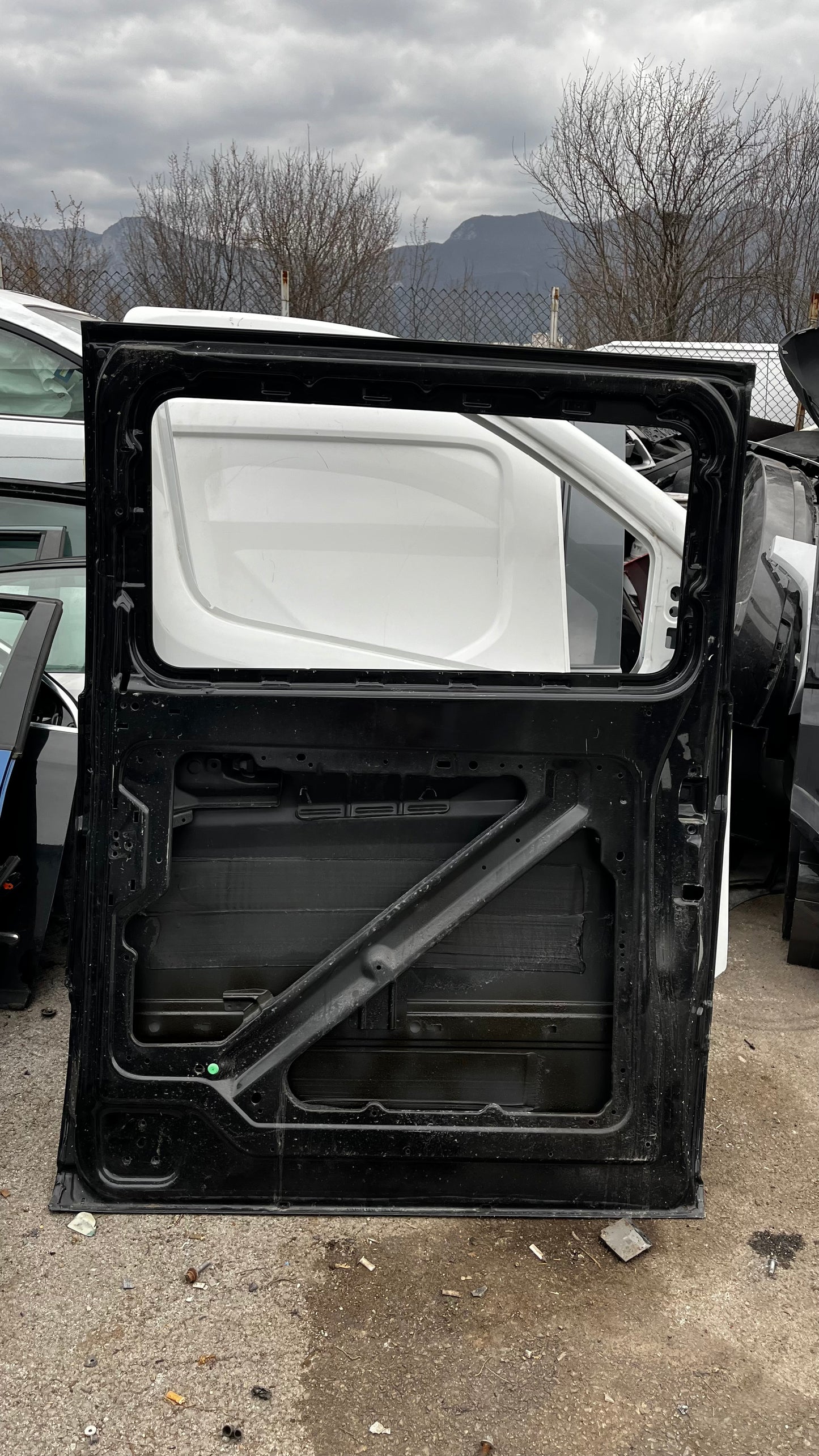 Mercedes Vito 03- задна лява врата