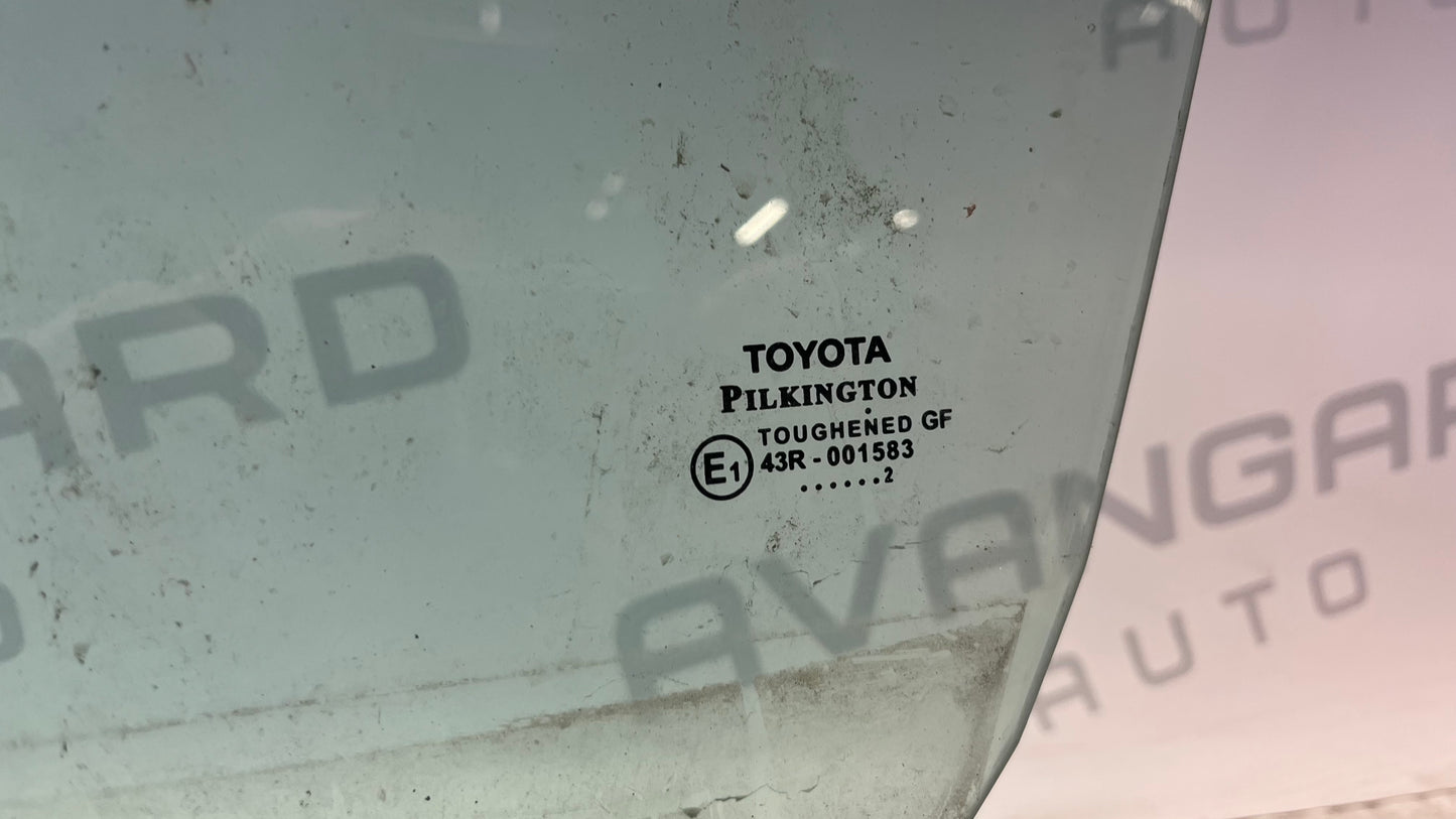 Toyota Yaris 11- стъкло предно ляво