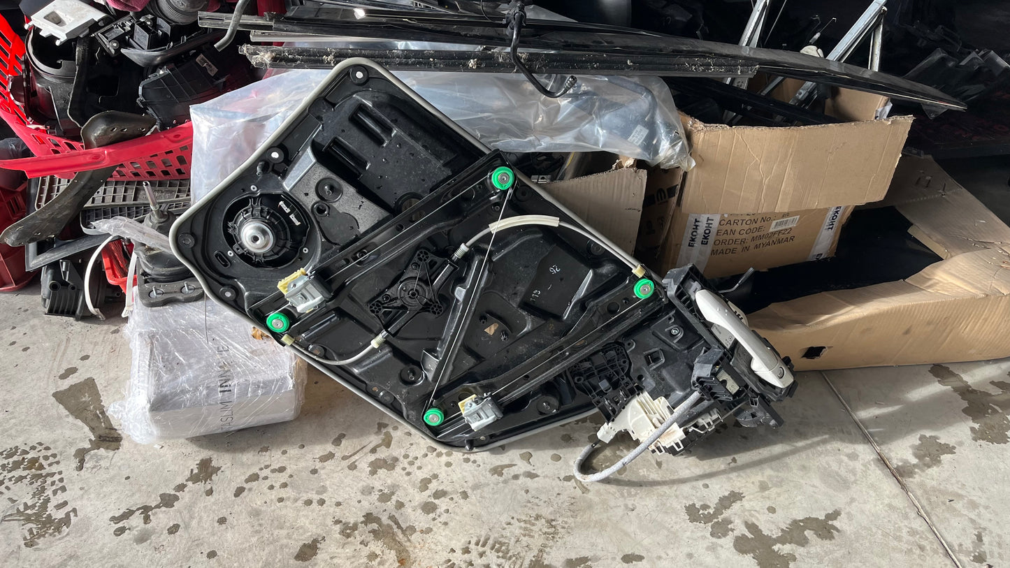 Mercedes A W176 кора на предна лява врата