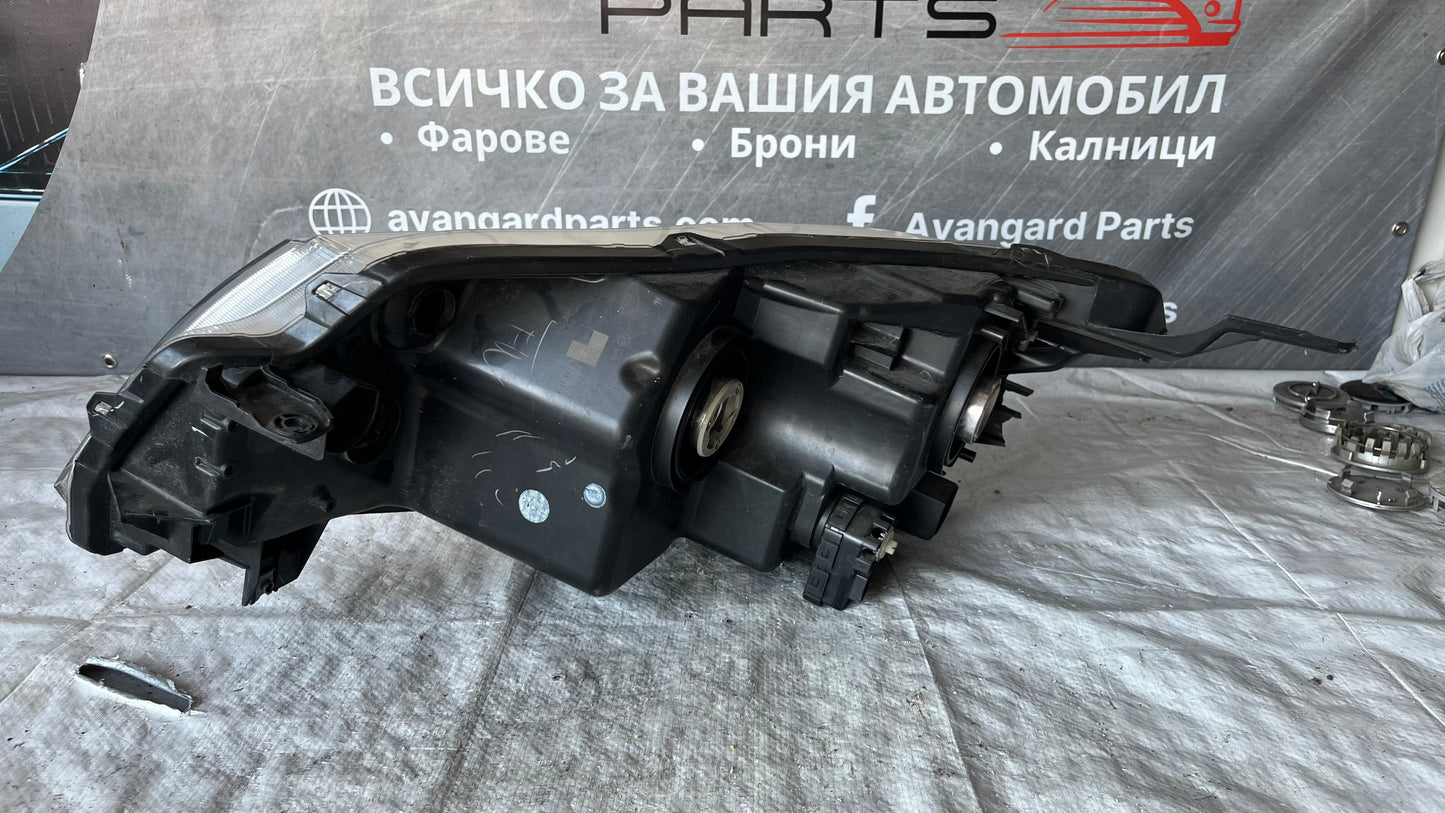 Десен фар Suzuki Vitara 2015.