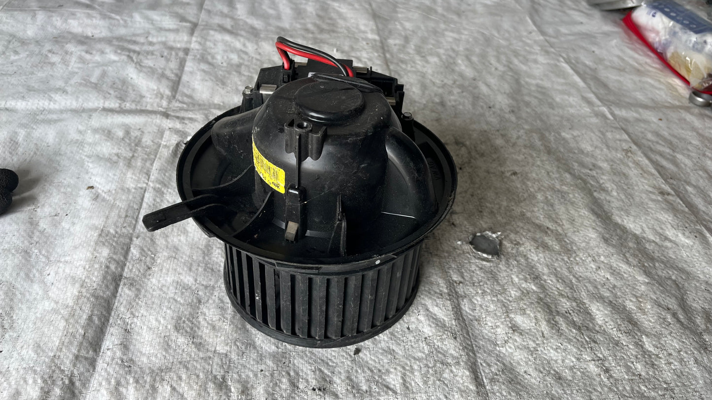 Volkswagen Touran 1 2003- вентилатор парно