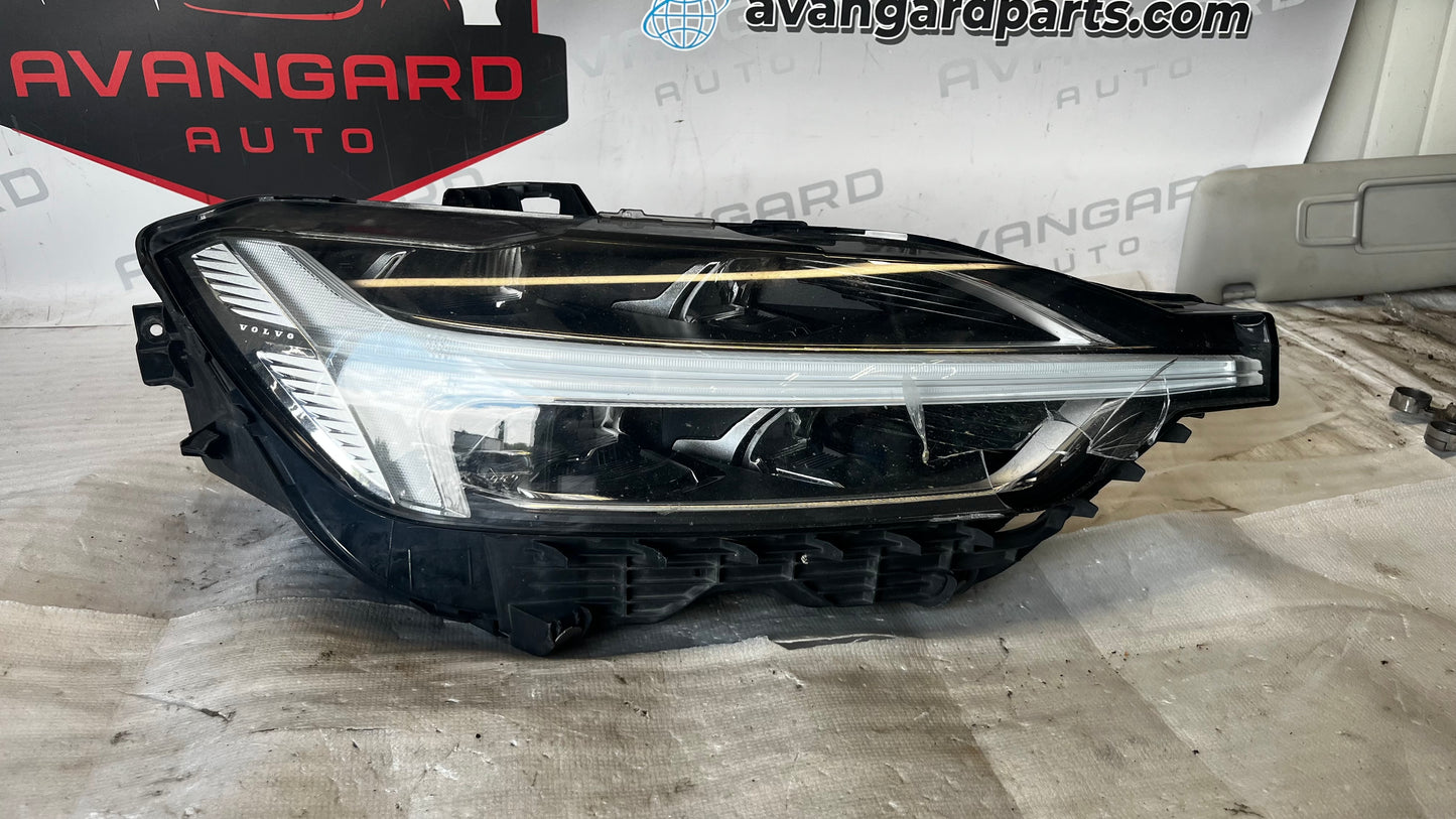 Volvo XC60 десен фар