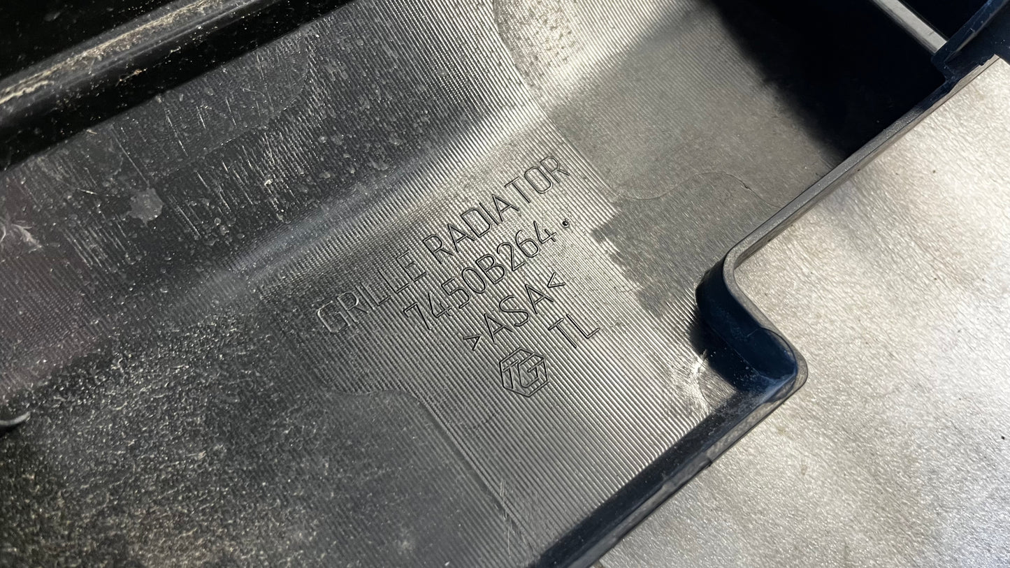 Mitsubishi L200 18- предна решетка