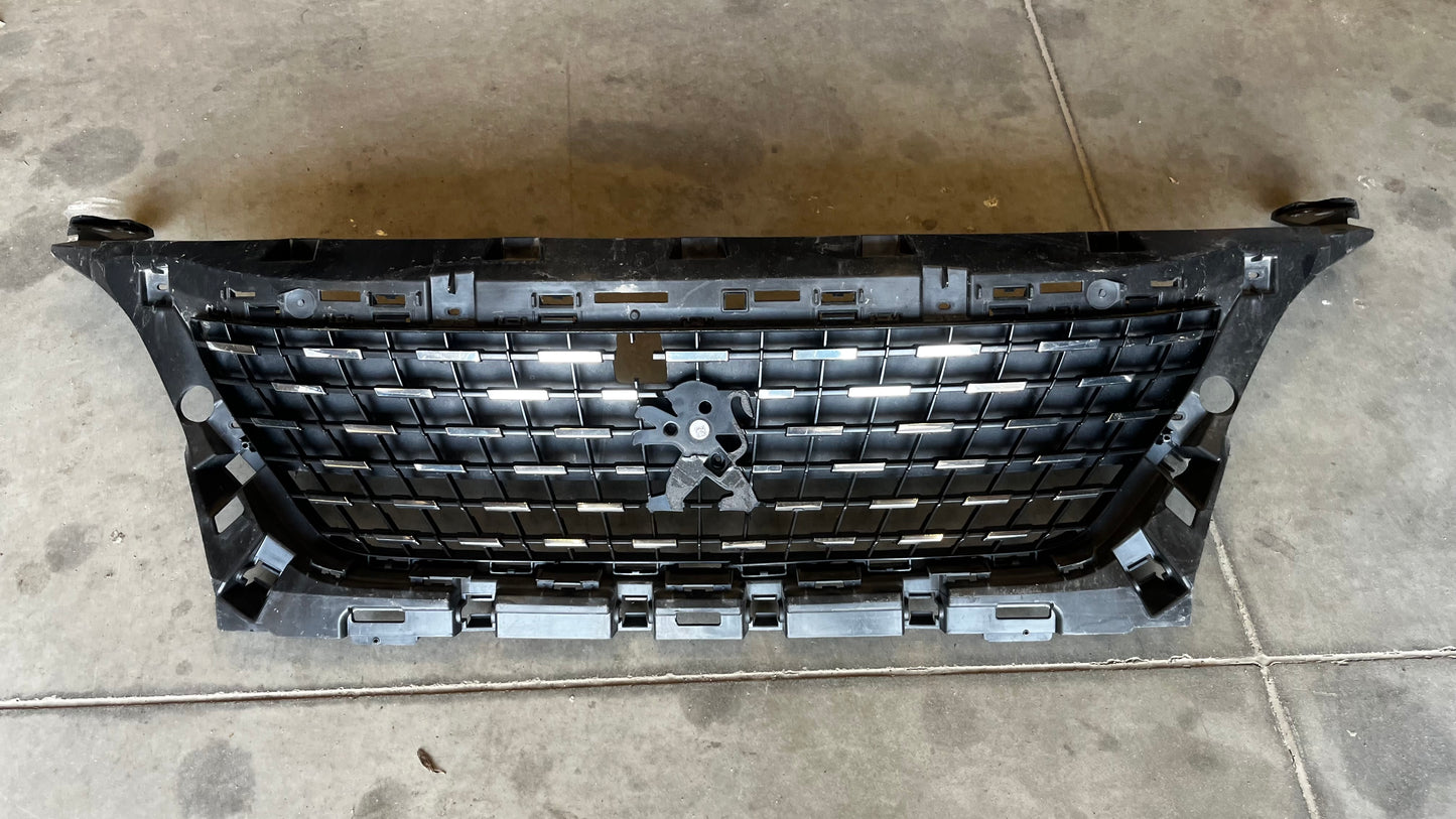 Peugeot 3008 5008 2 предна решетка