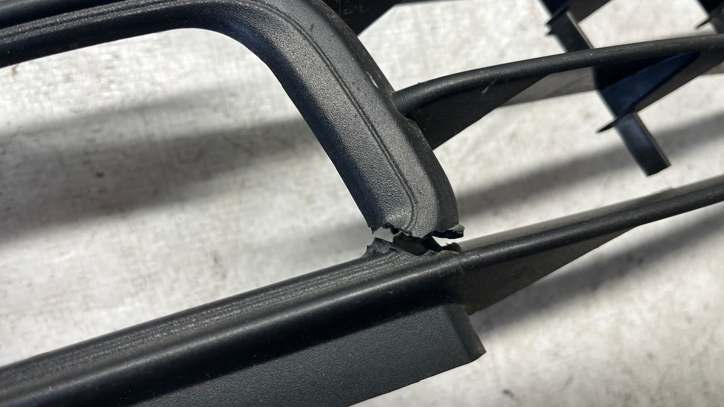 Audi A6 S6 дясна решетка за халоген