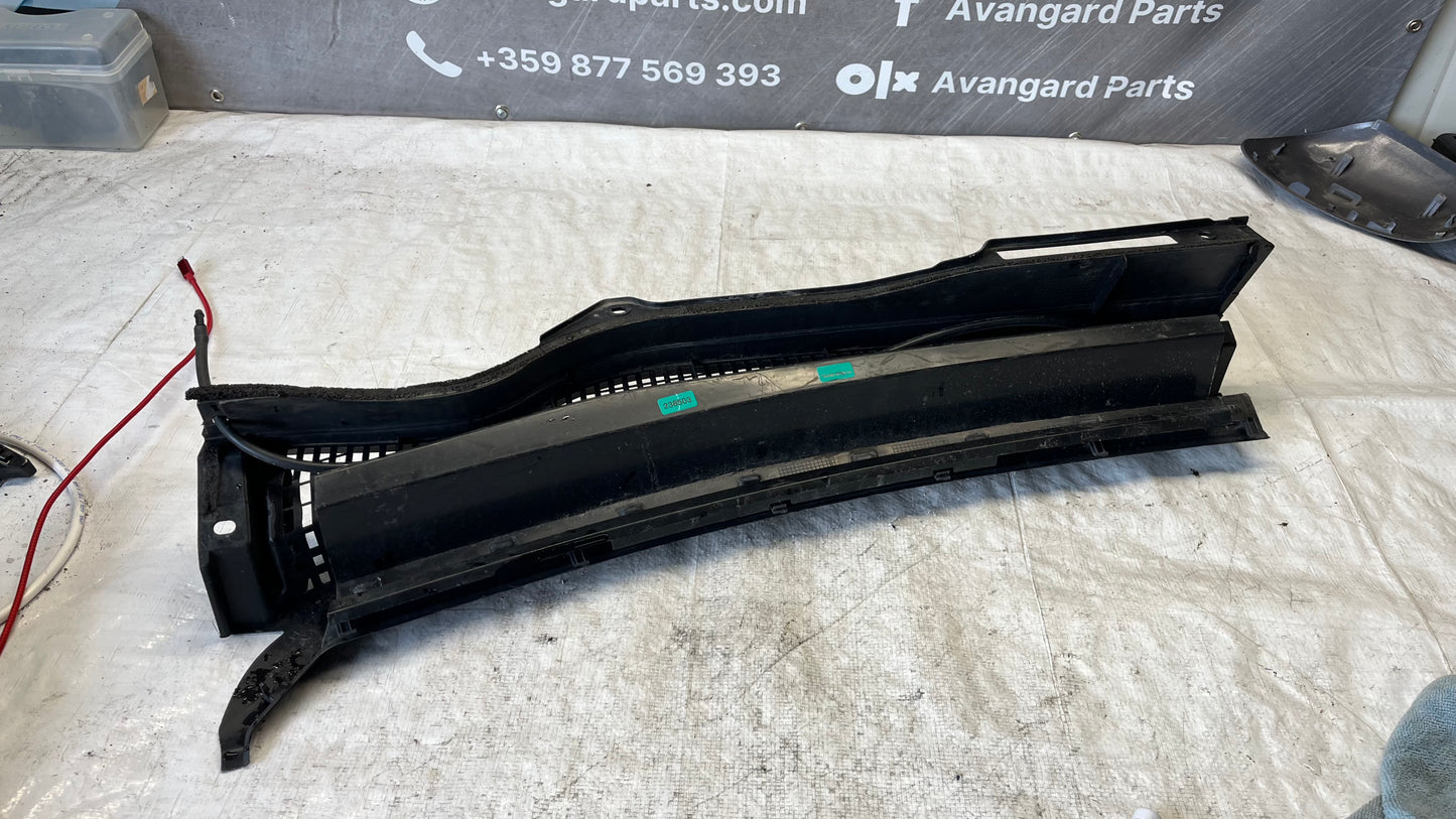 Suzuki SX4 S-Cross част от решетка под чистачки